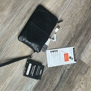 NWT Handbag Butler Might Purse - charging wristlet